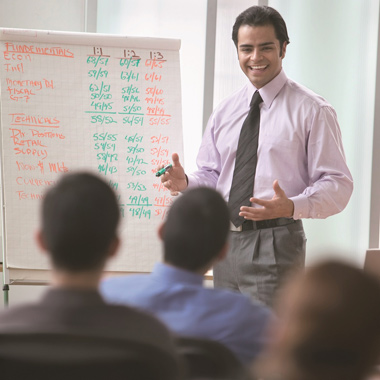Folyamatos képzések és karrierprogramok tantermi, e-learning és on-the-job formában
